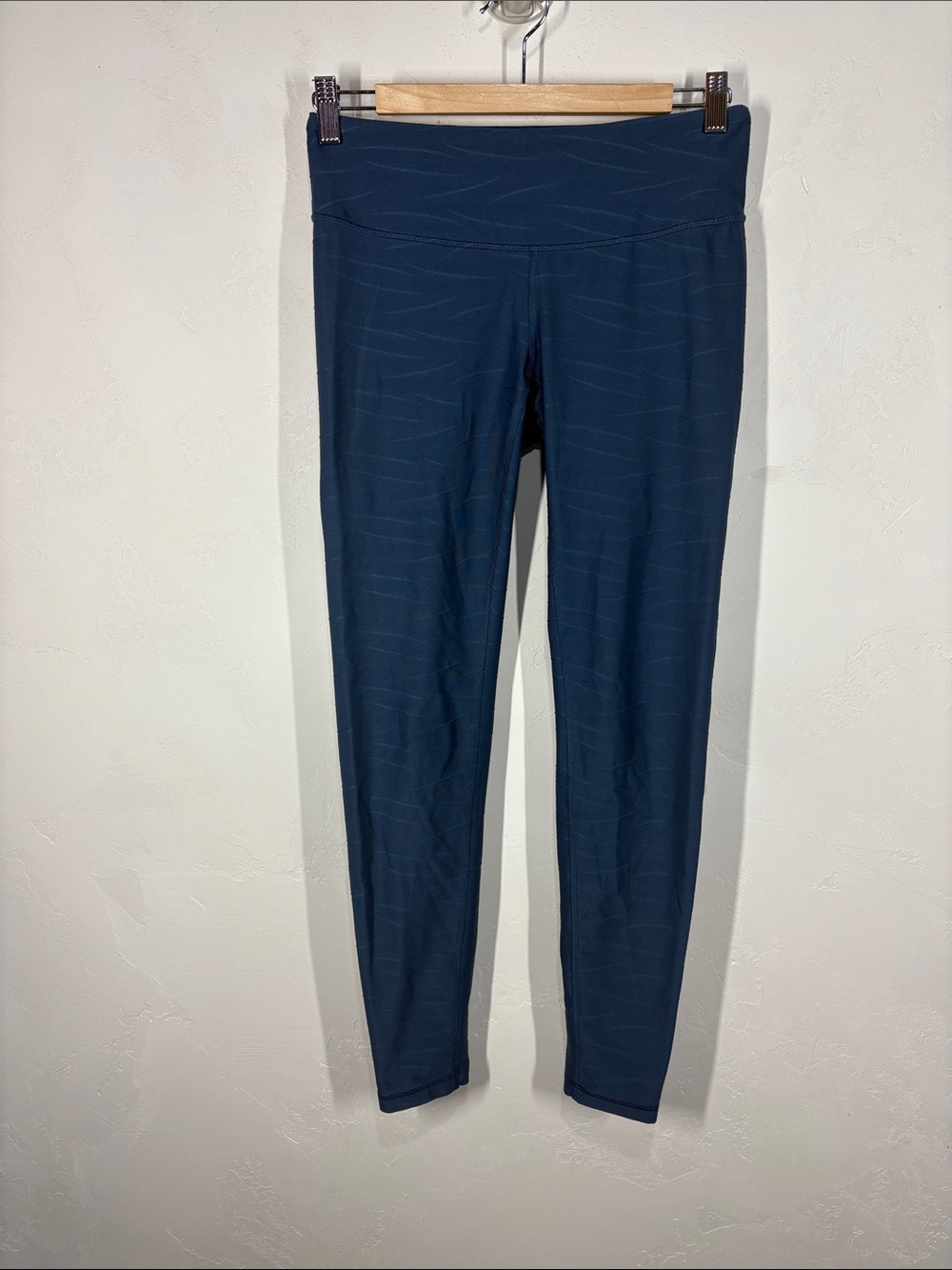 Lucy Navy Textured High-Waist Leggings size medium